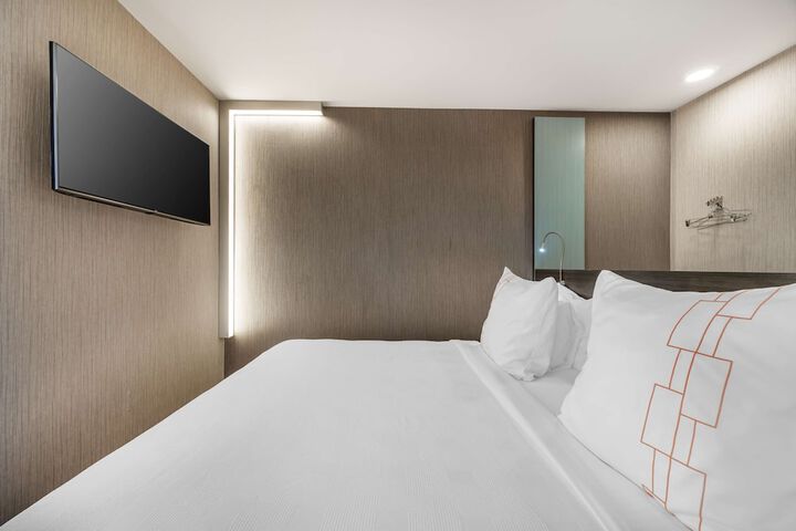 Room 17 of 48