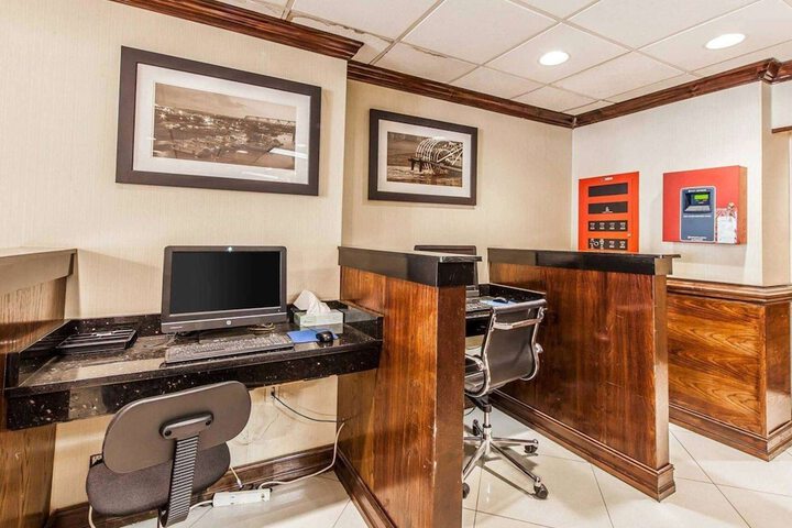 Business Center 28 of 29