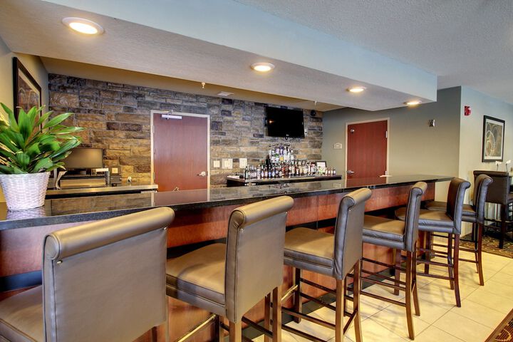 Lounge 42 of 45