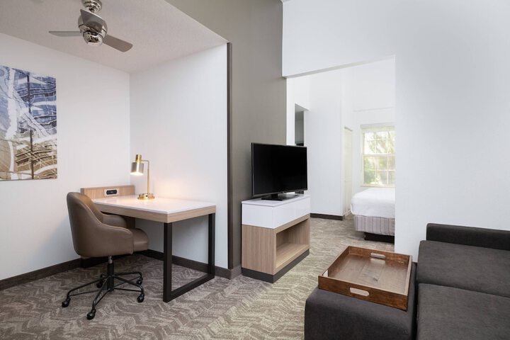 Room 13 of 33