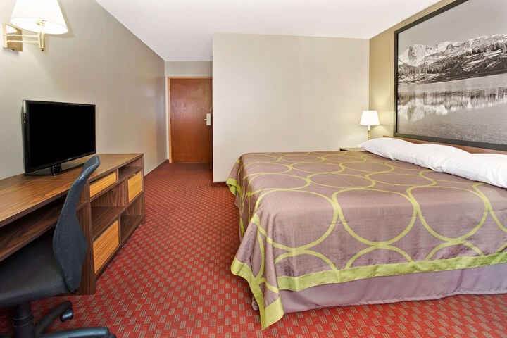 Room 8 of 13
