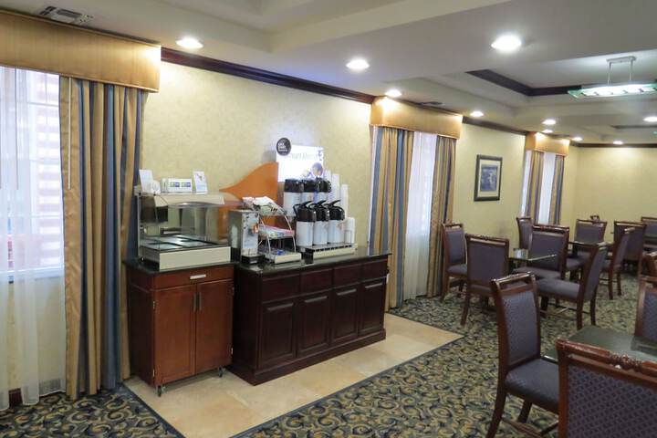 Holiday Inn Express & Suites Pampa by IHG