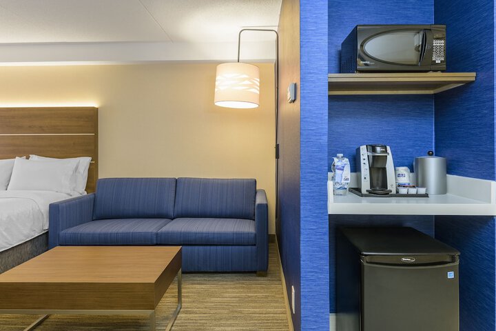 Holiday Inn Express & Suites North Bay by IHG