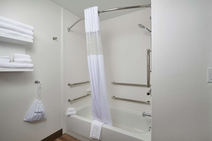Room 10 of 26