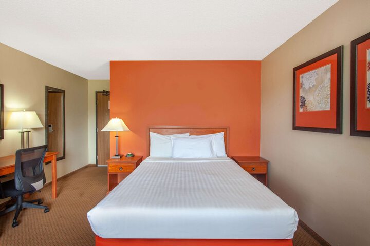 Room 16 of 25