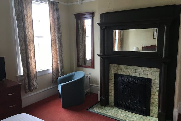 Room 12 of 32
