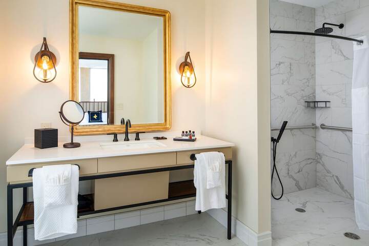 The Peregrine Omaha Downtown Curio Collection by Hilton