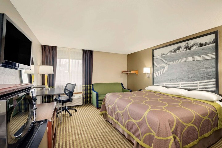 Room 15 of 33