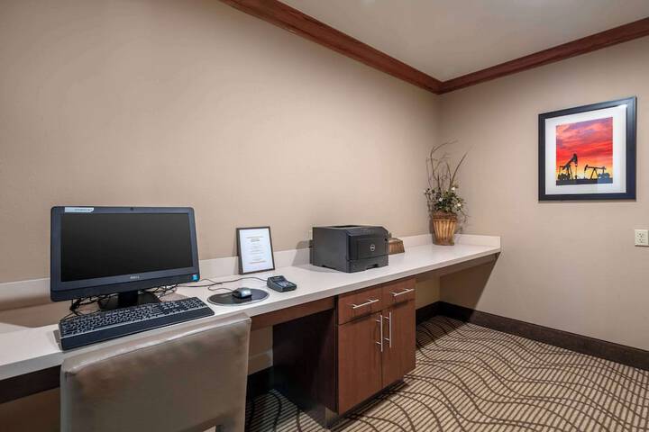 Business Center 45 of 48