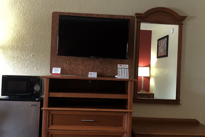 Room 23 of 28