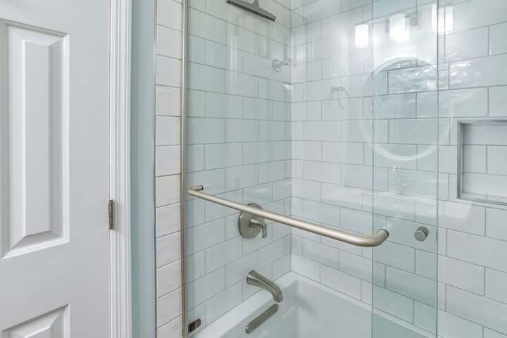 salt & Light Oceanfront Condo w / Pool & Elevator