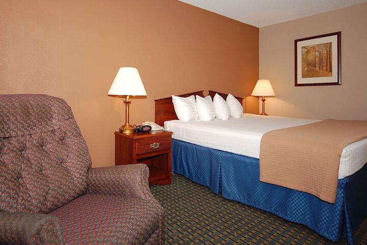 Magnuson Hotel Red Baron