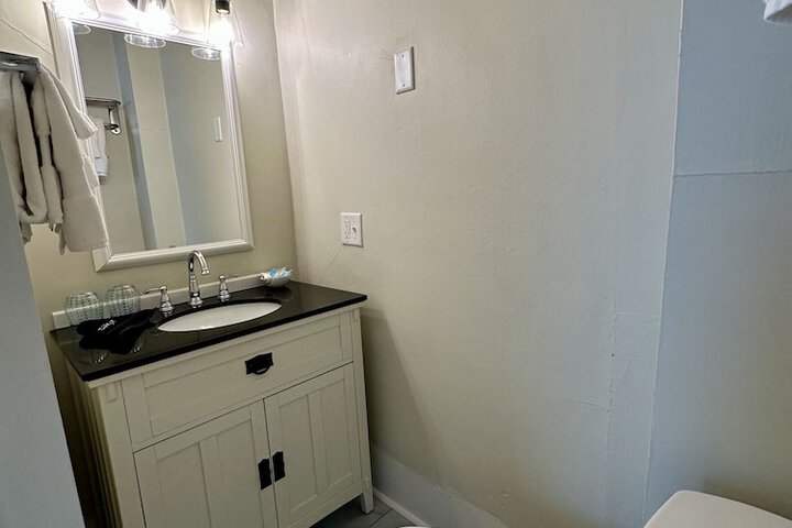Room 8 of 17