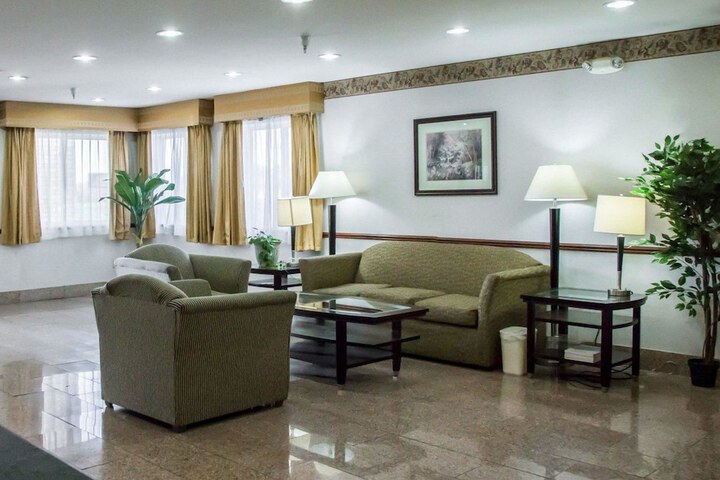 Hotel Interior 10 of 32