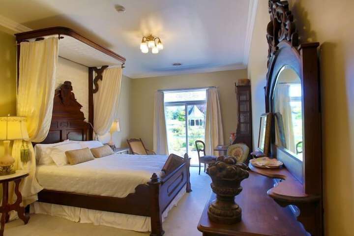 Inntiquity a Country Inn