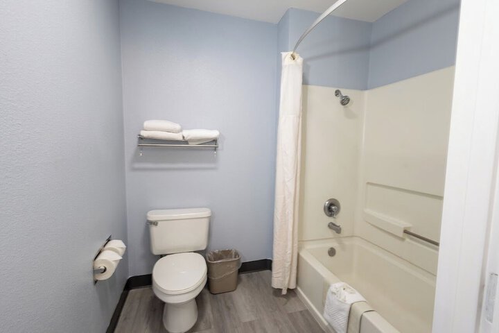 Room 11 of 27