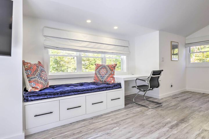 Modern Escape w / Fire Pit Near Lake Waramaug