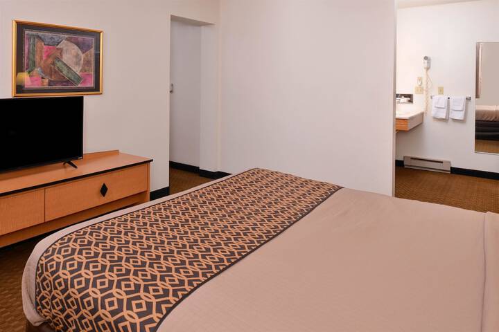 Room 11 of 36
