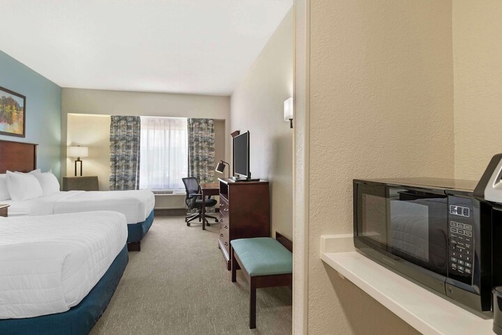 Best Western Plus Crossroads Inn & Suites