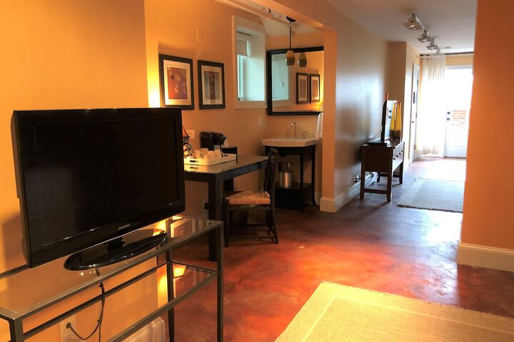 Room 30 of 168