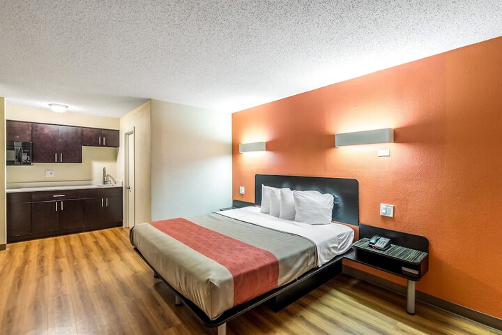 Room 27 of 35