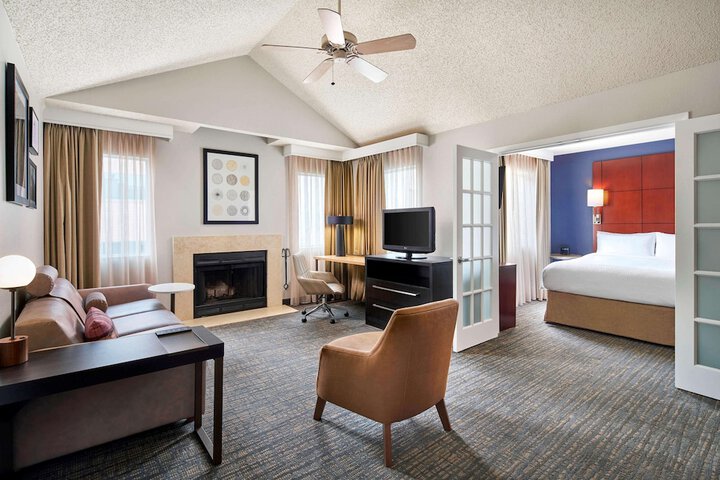 Room 11 of 32