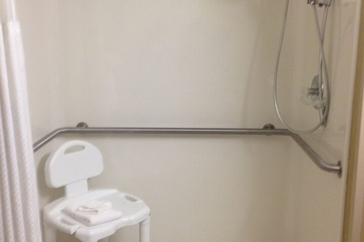 Room 10 of 16