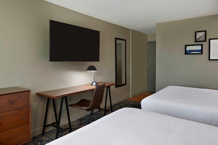 Room 13 of 34