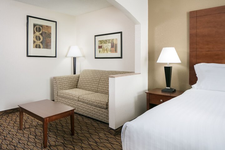 Holiday Inn Express Hotel & Suites Clinton by IHG