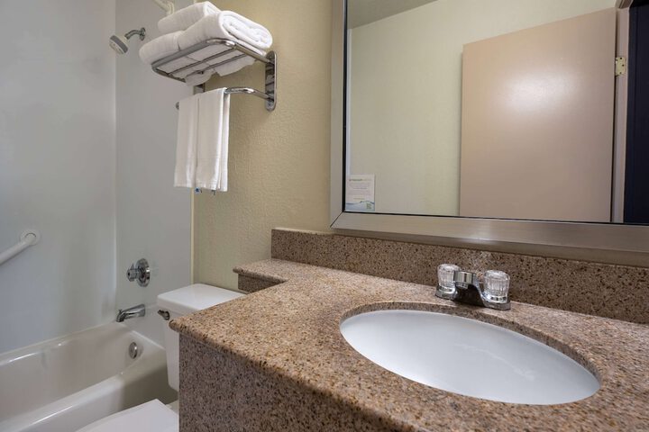 Days Inn by Wyndham Encinitas Moonlight Beach