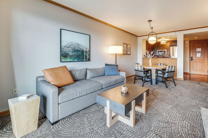 Mountain Views & Pool Access: Cle Elum Condo!