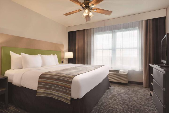 Country Inn & Suites by Radisson Galena, IL