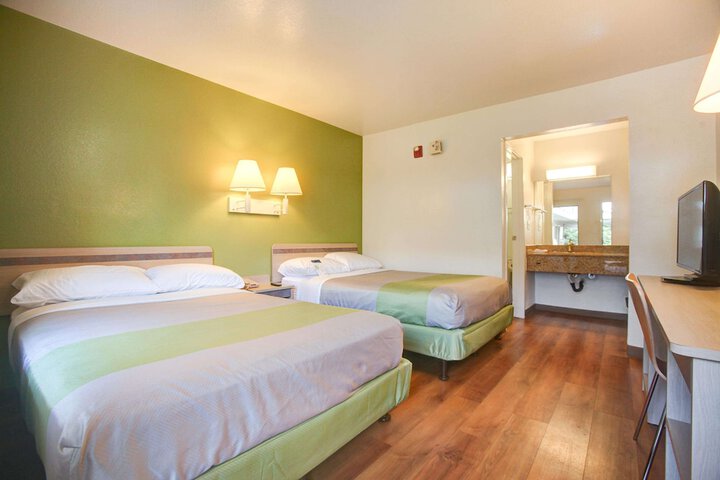 Room 15 of 28