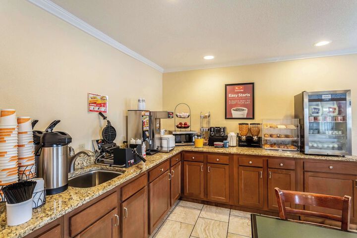 Econo Lodge Inn & Suites Santa Rosa