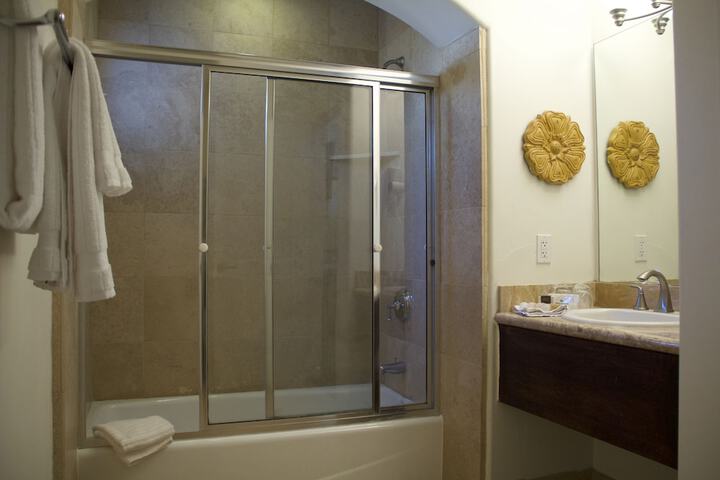 Room 16 of 39