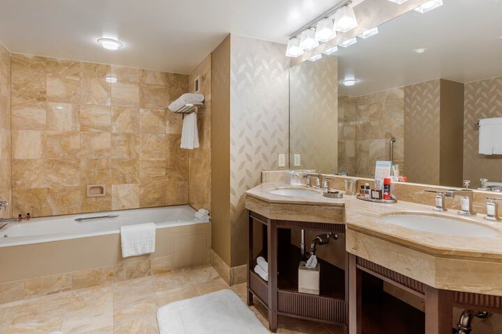 Omni Los Angeles Hotel at California Plaza