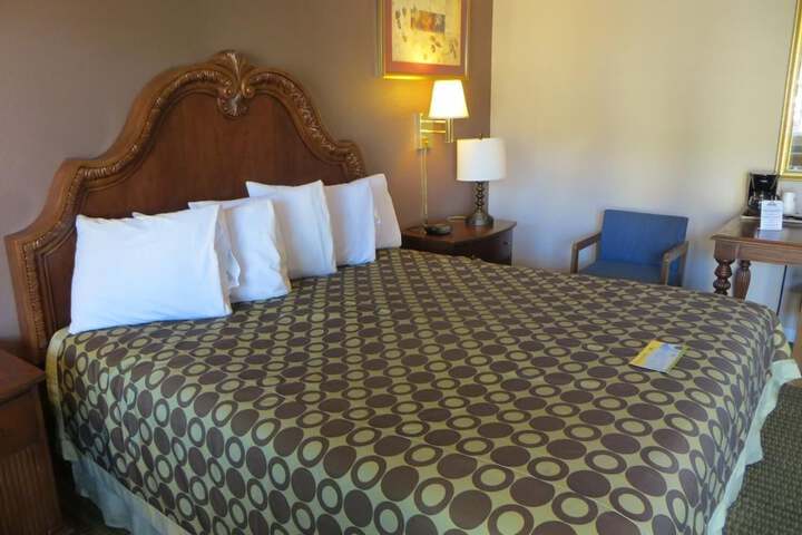 Room 33 of 46