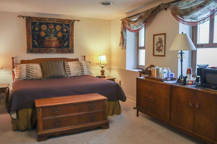 Room 4 of 16