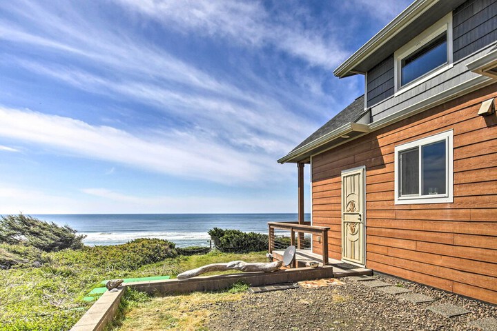 Oceanfront Cottage W / deck & Secluded Beach Access!