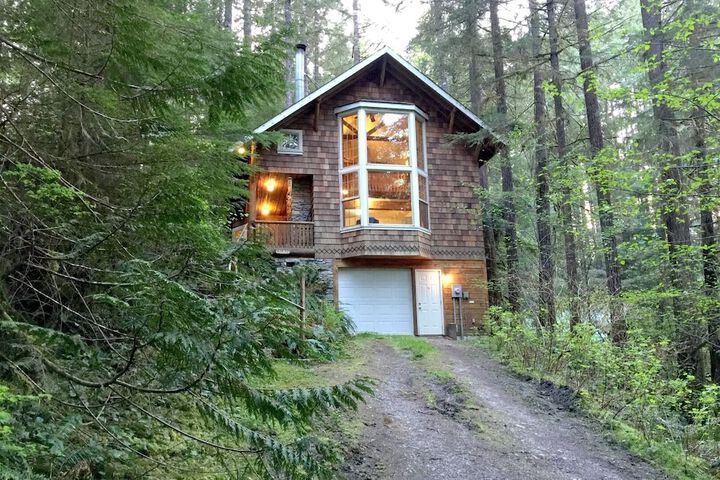 25sl - Hot Tub - Bbq - Pets Ok - Wifi - Sleeps 6 1 Bedroom Home by RedAwning
