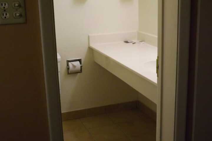 Room 18 of 32