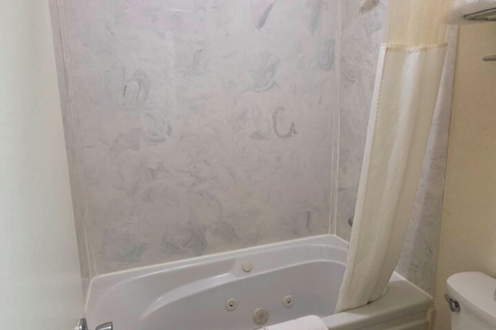 Executive Inn & Suites