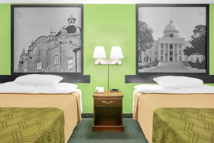 Room 9 of 13
