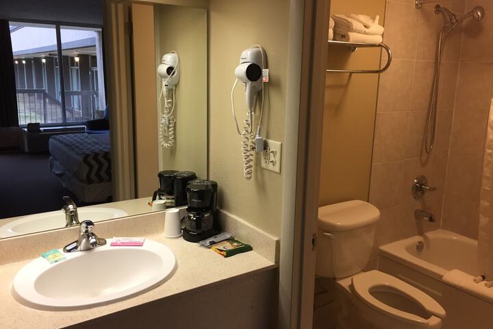 RIVER ROCK INN