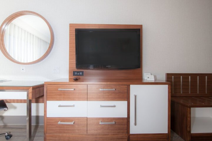 Room 13 of 76
