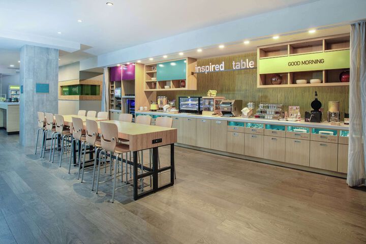 Breakfast/Coffee Service 31 of 38