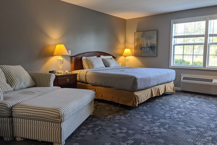 Room 43 of 102