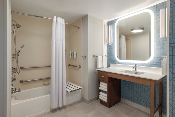 Homewood Suites by Hilton Fort Myers Airport / FGCU
