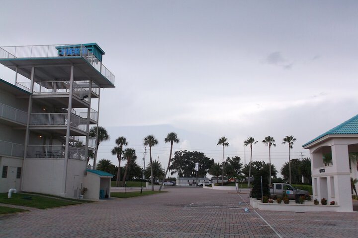Lakeshore Resort and Marina