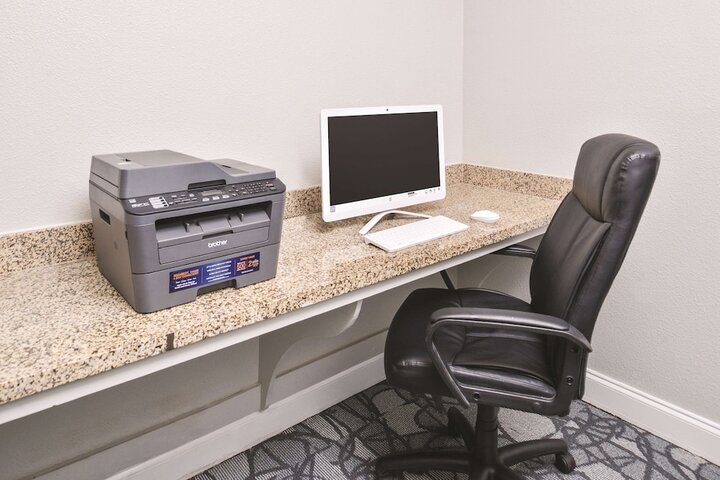 Business Center 34 of 36